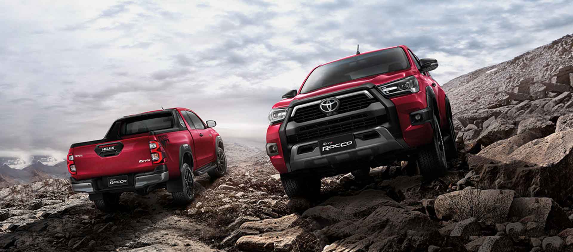 Toyota Hilux vs Nissan Navara: Which is Better in St. Vincent