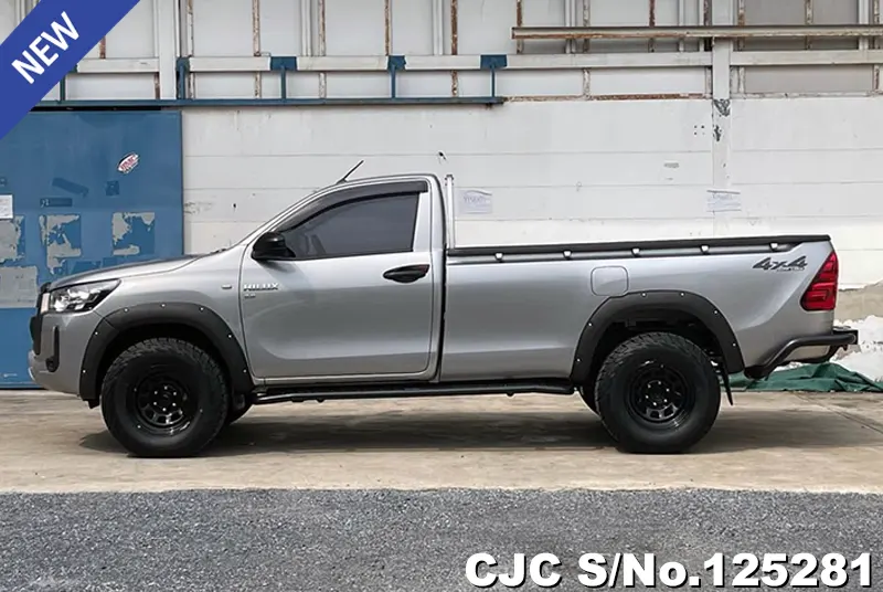 Toyota Hilux in Gray for Sale Image 5