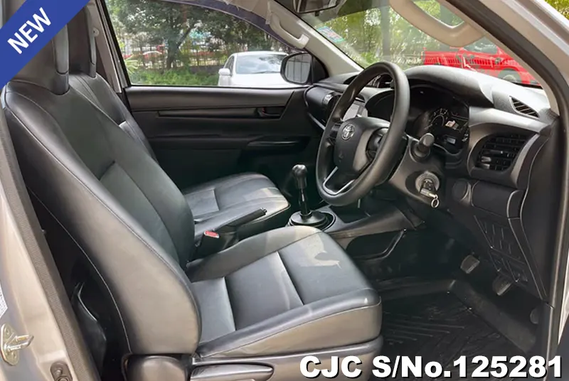 Toyota Hilux in Gray for Sale Image 6