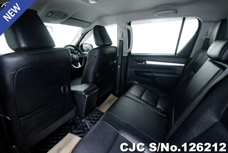 Toyota Hilux in Gray for Sale Image 8