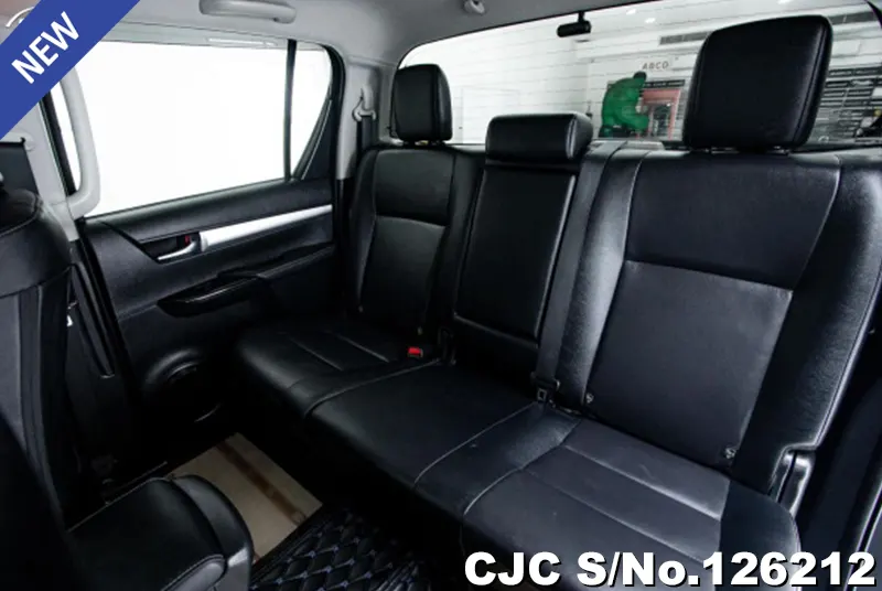 Toyota Hilux in Gray for Sale Image 9