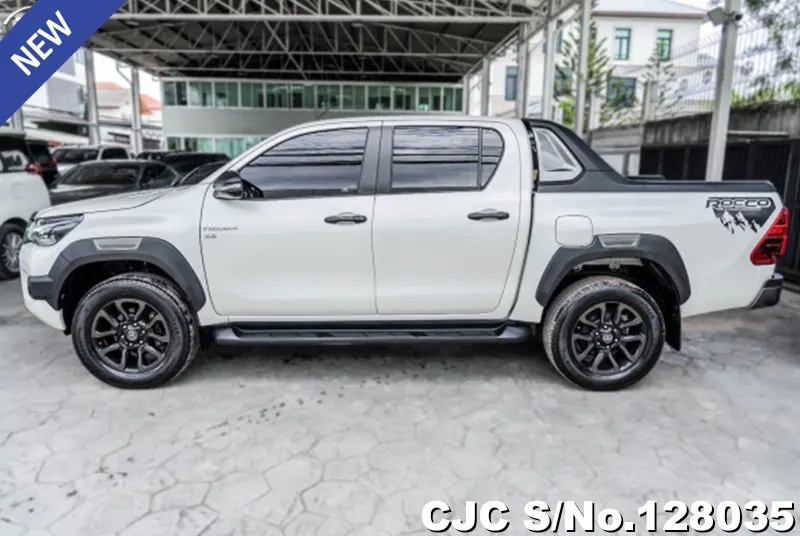 Toyota Hilux in White for Sale Image 6