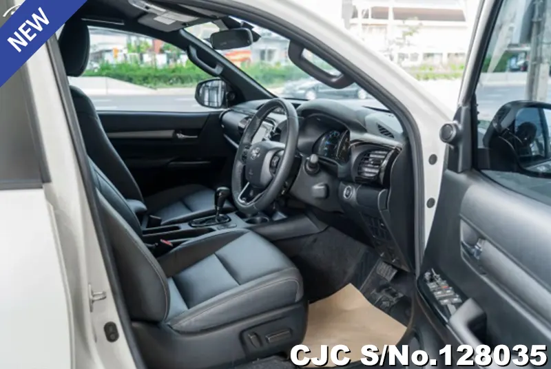 Toyota Hilux in White for Sale Image 8