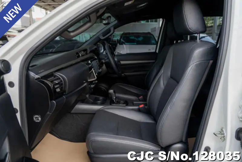 Toyota Hilux in White for Sale Image 9