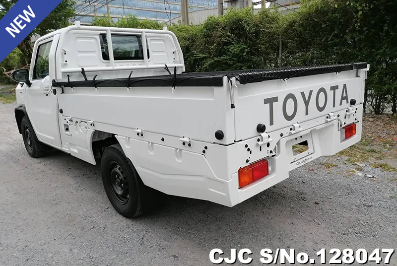 Toyota Hilux in White for Sale Image 1