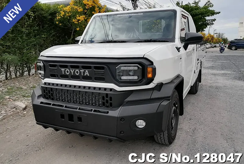 Toyota Hilux in White for Sale Image 3