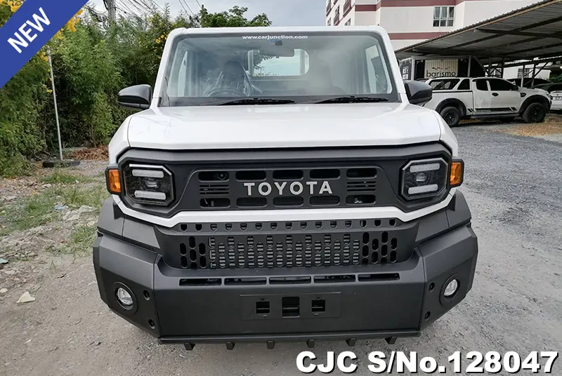 Toyota Hilux in White for Sale Image 4