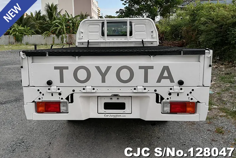 Toyota Hilux in White for Sale Image 5