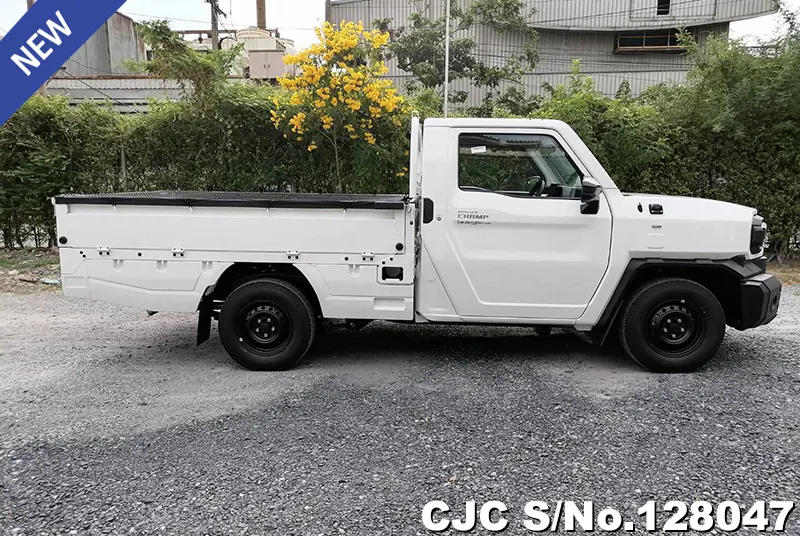 Toyota Hilux in White for Sale Image 6