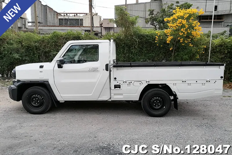 Toyota Hilux in White for Sale Image 7