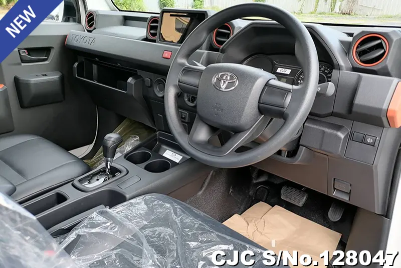 Toyota Hilux in White for Sale Image 10