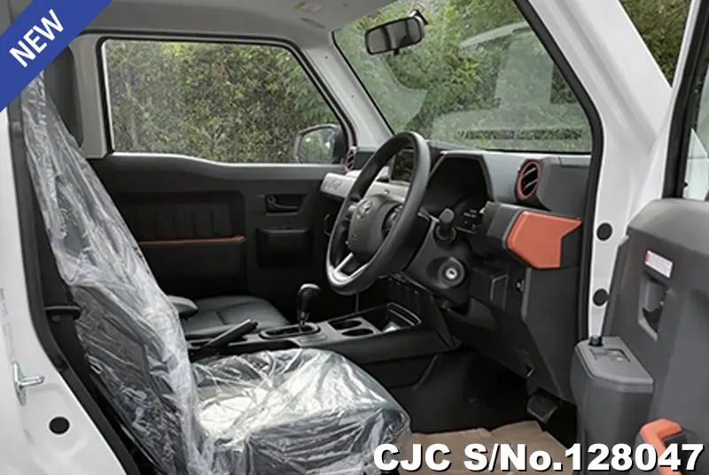 Toyota Hilux in White for Sale Image 14