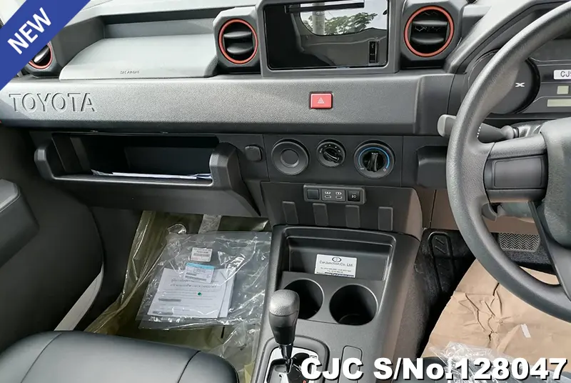 Toyota Hilux in White for Sale Image 15