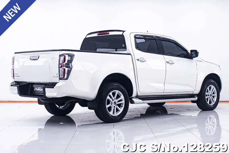 Isuzu D-Max in White for Sale Image 1