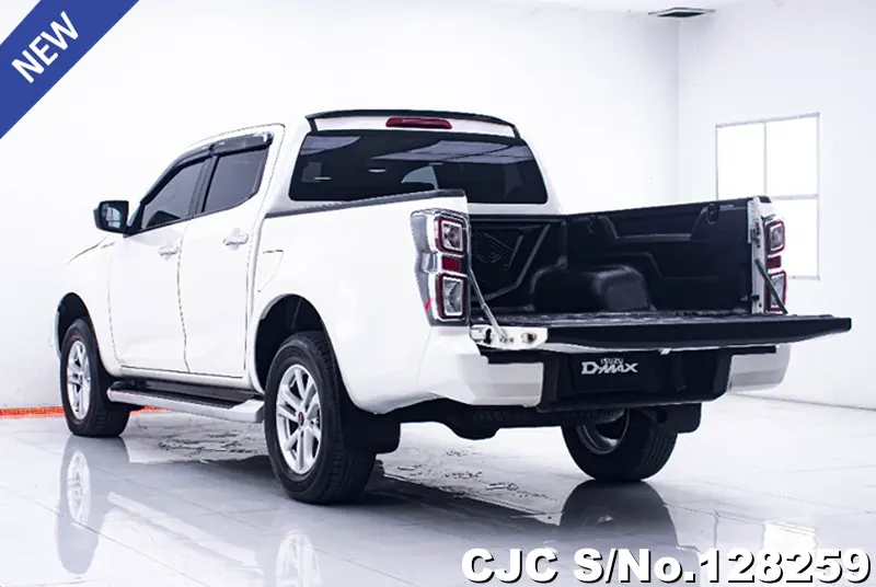 Isuzu D-Max in White for Sale Image 4
