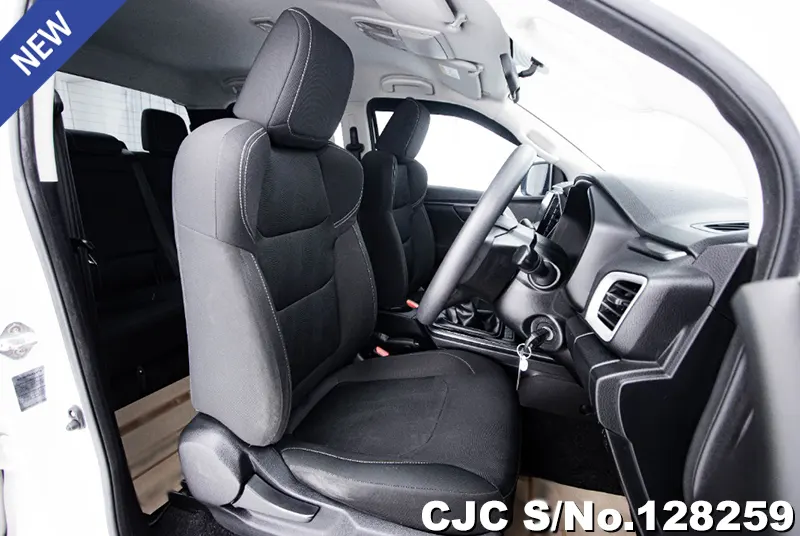 Isuzu D-Max in White for Sale Image 6