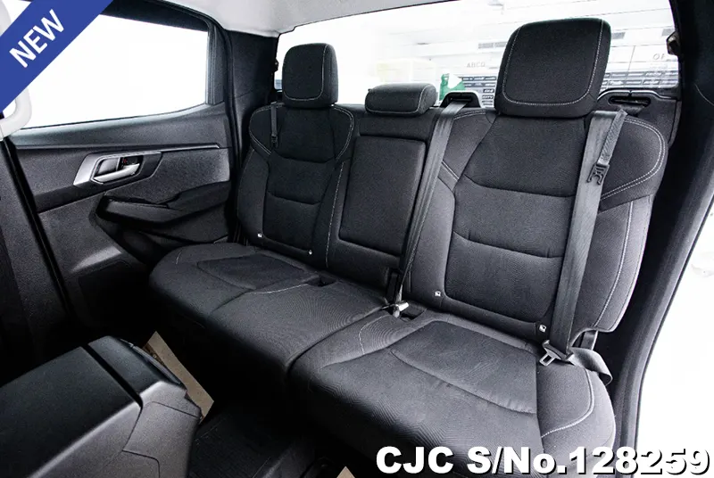 Isuzu D-Max in White for Sale Image 7