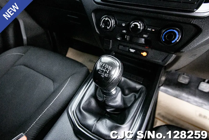 Isuzu D-Max in White for Sale Image 8