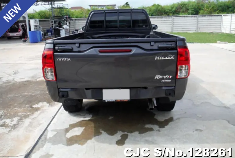 Toyota Hilux in Gray for Sale Image 5