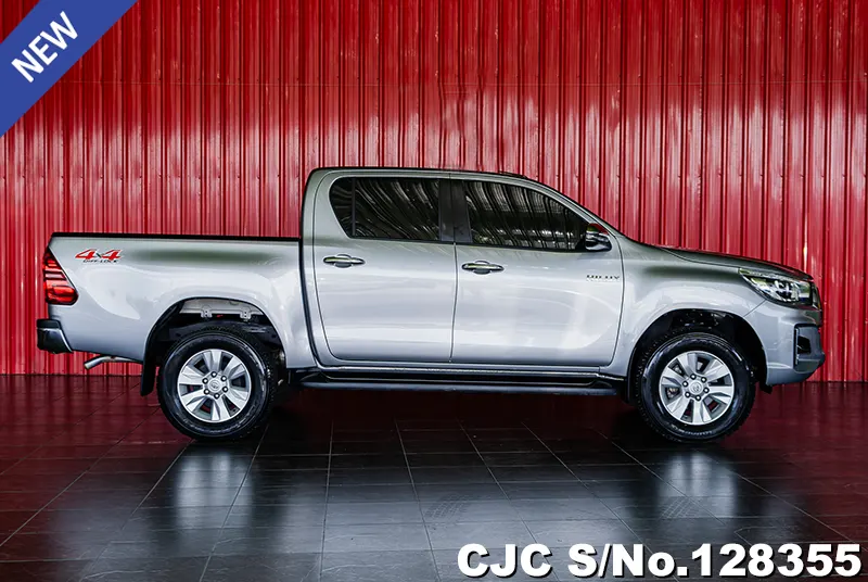Toyota Hilux in Silver for Sale Image 3