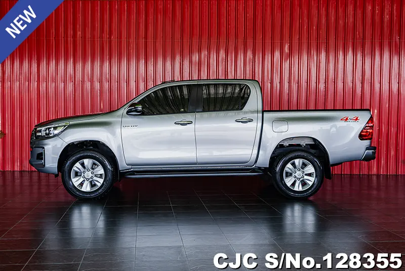 Toyota Hilux in Silver for Sale Image 4