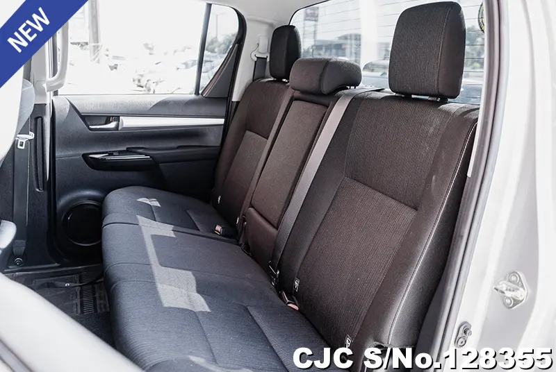 Toyota Hilux in Silver for Sale Image 8