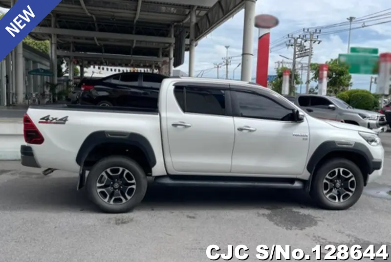 Toyota Hilux in White for Sale Image 6