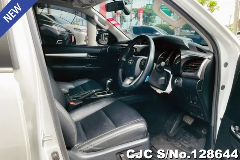Toyota Hilux in White for Sale Image 8