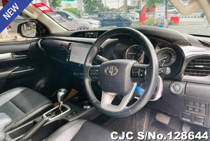 Toyota Hilux in White for Sale Image 10