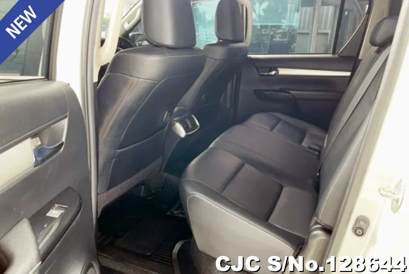 Toyota Hilux in White for Sale Image 12