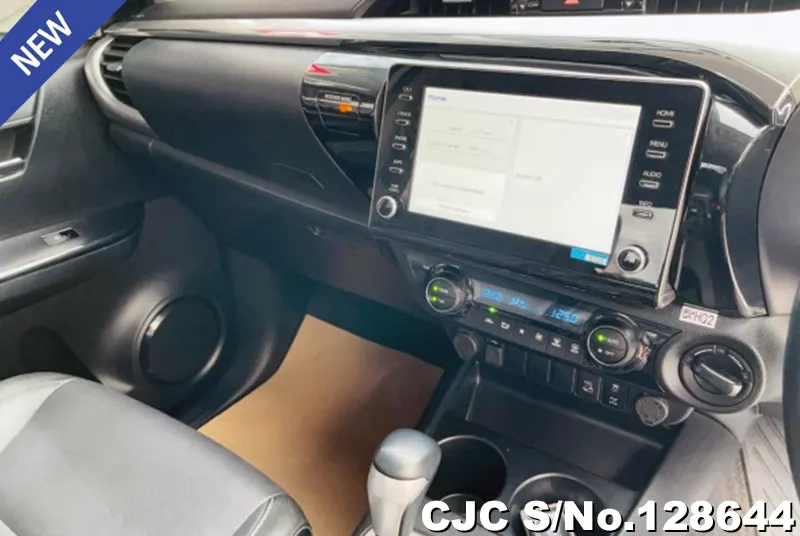 Toyota Hilux in White for Sale Image 13