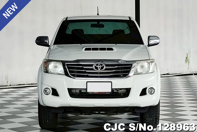Toyota Hilux in White for Sale Image 2