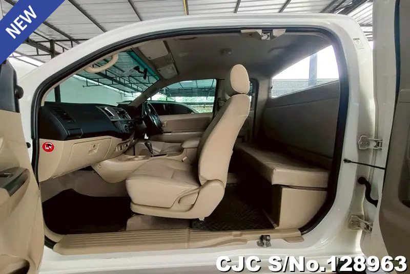 Toyota Hilux in White for Sale Image 5