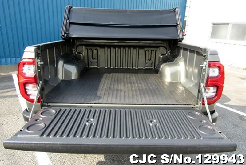 Toyota Hilux in Oxide Bronze Metallic for Sale Image 7