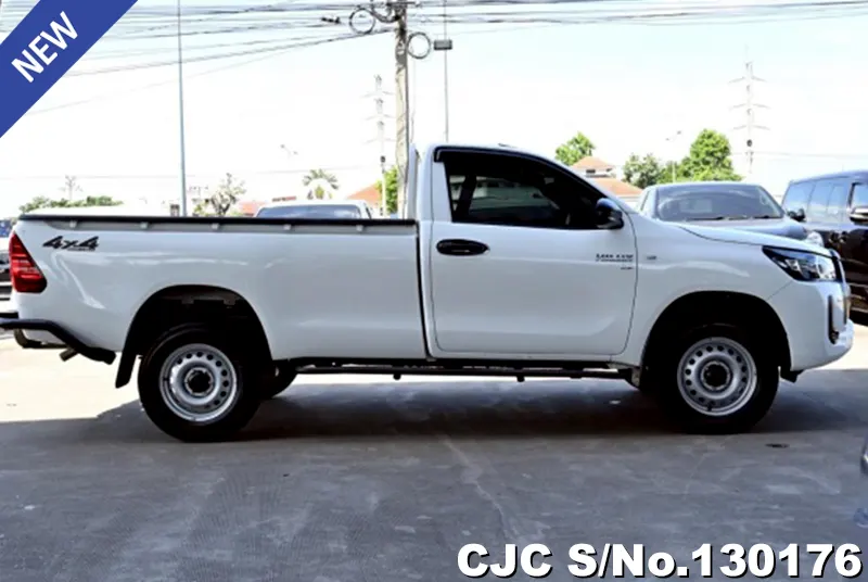 Toyota Hilux in White for Sale Image 2