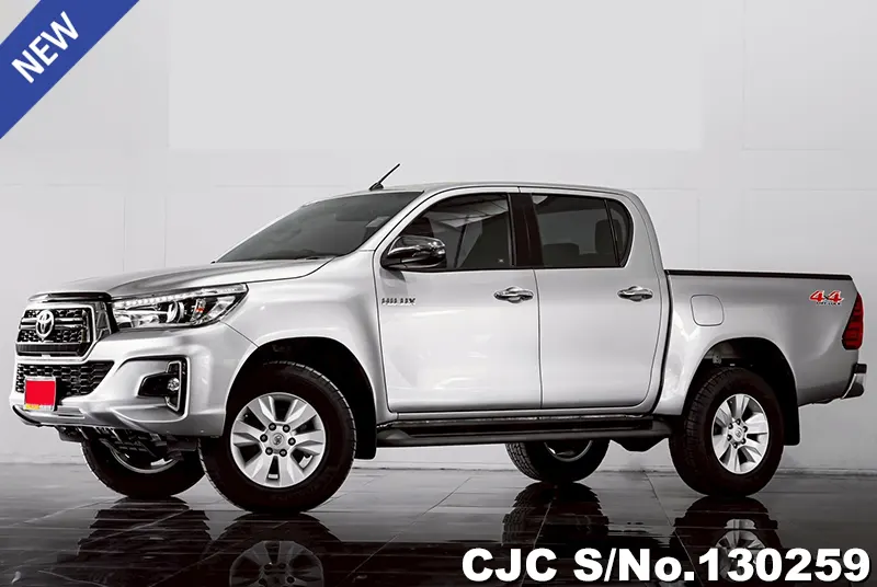 Toyota Hilux in Silver for Sale Image 3