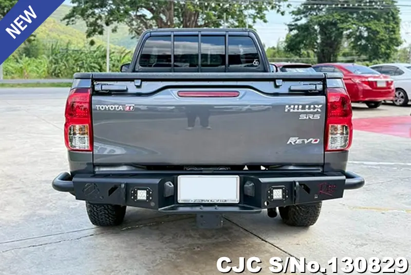 Toyota Hilux in Gray for Sale Image 5