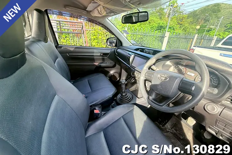 Toyota Hilux in Gray for Sale Image 7