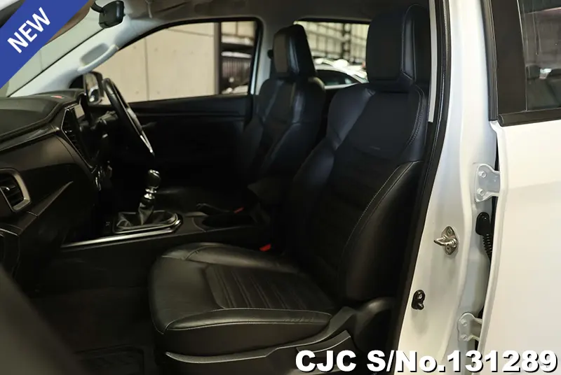 Isuzu D-Max in White for Sale Image 8