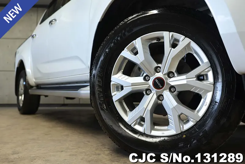 Isuzu D-Max in White for Sale Image 15