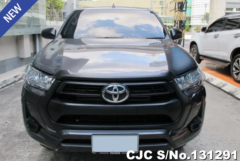 Toyota Hilux in Gray for Sale Image 4