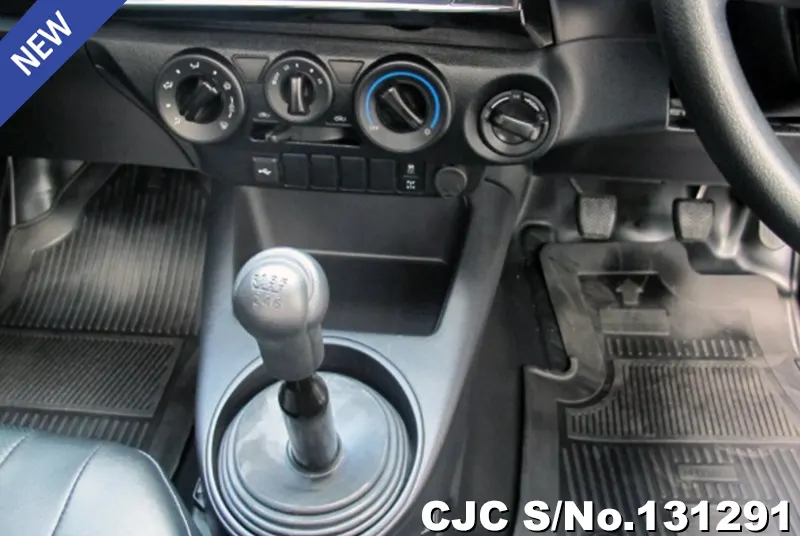 Toyota Hilux in Gray for Sale Image 9