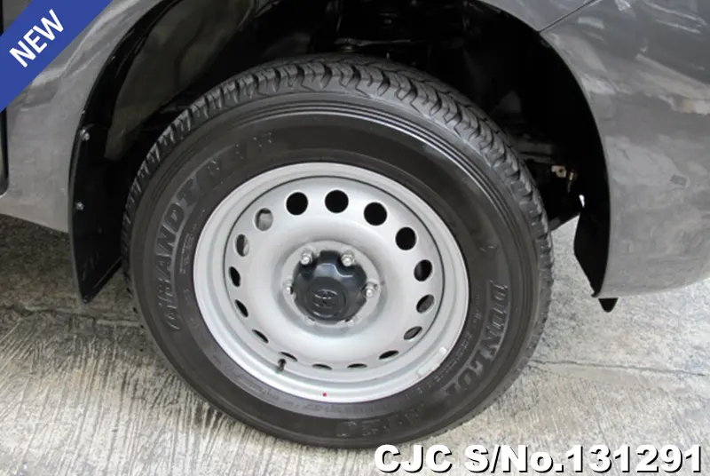 Toyota Hilux in Gray for Sale Image 10