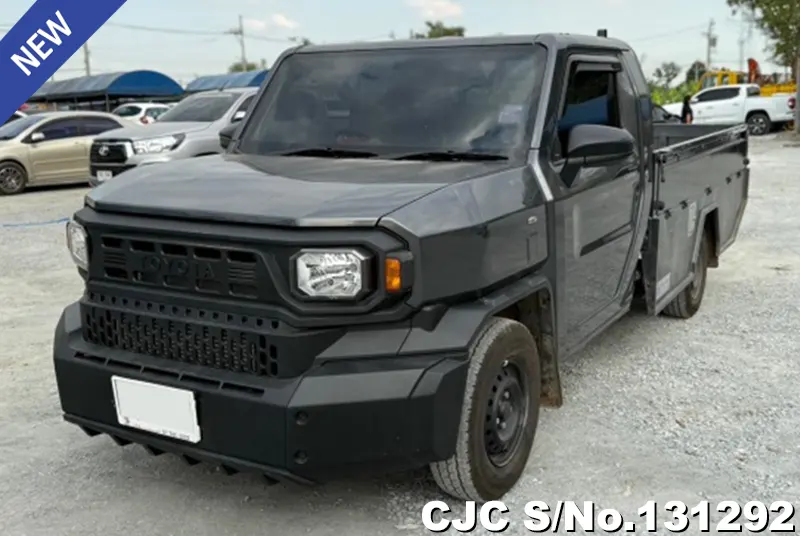 Toyota Hilux in Gray for Sale Image 3