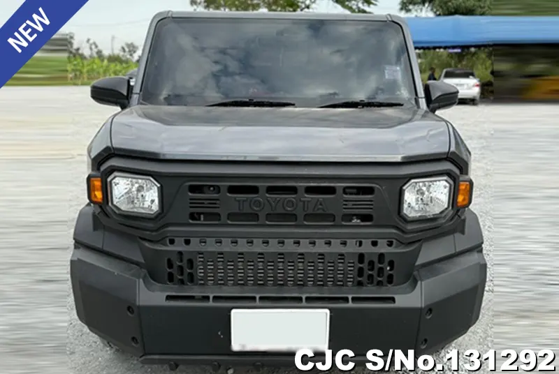 Toyota Hilux in Gray for Sale Image 4