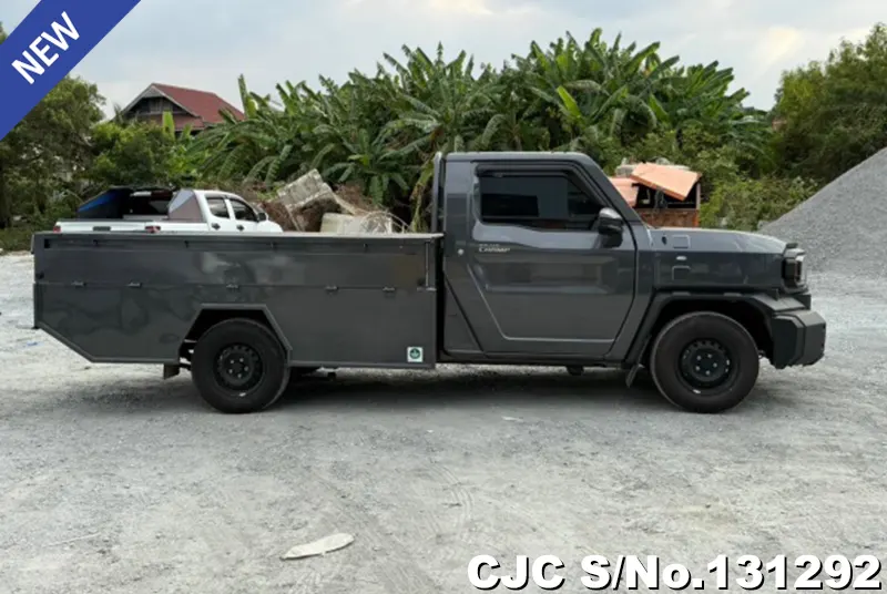 Toyota Hilux in Gray for Sale Image 6