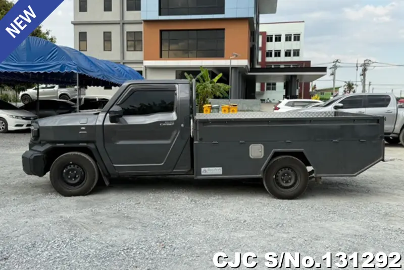 Toyota Hilux in Gray for Sale Image 7