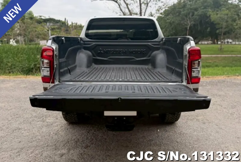 Mitsubishi Triton in Gray for Sale Image 8