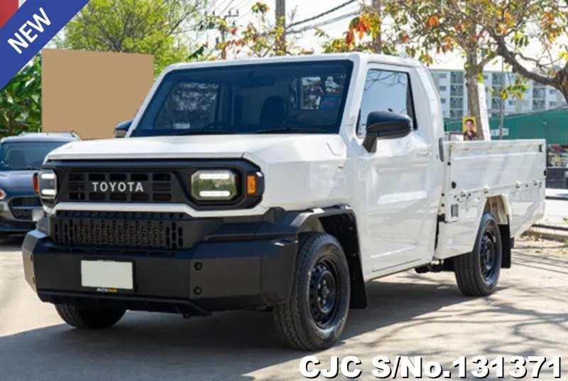 Toyota Hilux in White for Sale Image 3