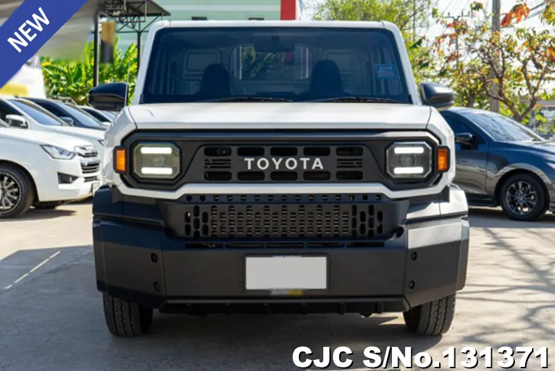 Toyota Hilux in White for Sale Image 4